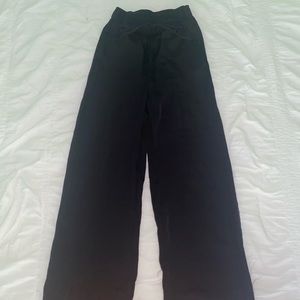 Wide leg, tie waist pants!